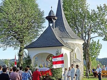 Jan Poja zelebrierte die Heilige Messe an der Kapelle. Foto: Susanne Deuerling