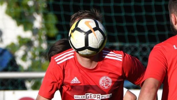 Nur noch Fu&szlig;ball im Kopf? Der Marktgraitzer Colin Gloystein (links) will mit seinem Team jedenfalls wieder in die Erfolgsspur zur&uuml;ckkehren, auch wenn die Aufgaben am Wochenende schwierig sind. Foto: Gunther Czepera