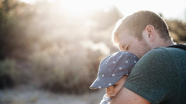 Väter wollen mehr Zeit mit ihrem Kind verbringen.