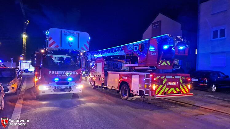 "Großaufgebot an Einsatzkräften" in Bamberg: Feuerwehr rückt nach wenigen Minuten ab