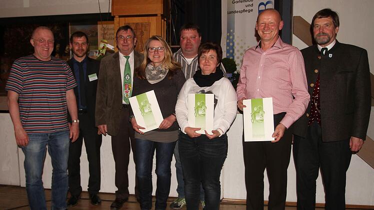 Die Vereinsvertreter der OGV`s von Jesserndorf, Kerbfeld, Neubrunn und Wülflingen wurden für besondere Aktivitäten ausgezeichnet, rechts Präsident Wolfram Vaitl.