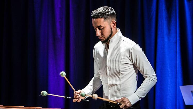 Das Marimba-Duo Katarzyna Mycka und Conrado Moya beeindruckte das Publikum in der "Kulutr.Werk.Stadt" in Neustadt bei seinem Konzert mit seiner Musikalität und seiner Virtuosität gleichermaßen.Foto: Jochen Berger