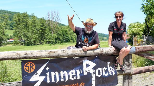 Das Ehepaar Steve und Renate Iorio organisiert das Festival Sinner Rock. Foto: Nico Bensing, Agentur Bensing & Reith