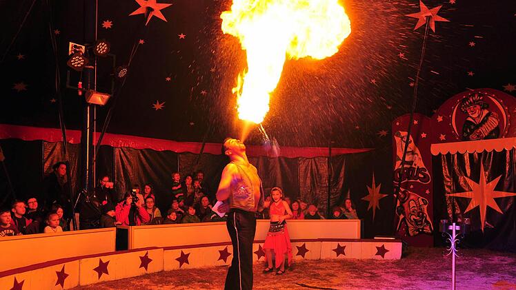 André Lauenburger mit seiner begeisternden Feuerschlucker-Show  Foto: Langer