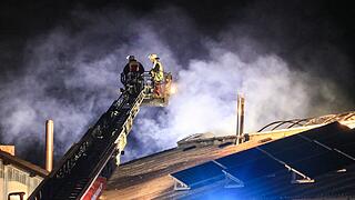 Brand in Elektrofachmarkt fordert Einsatzkräfte