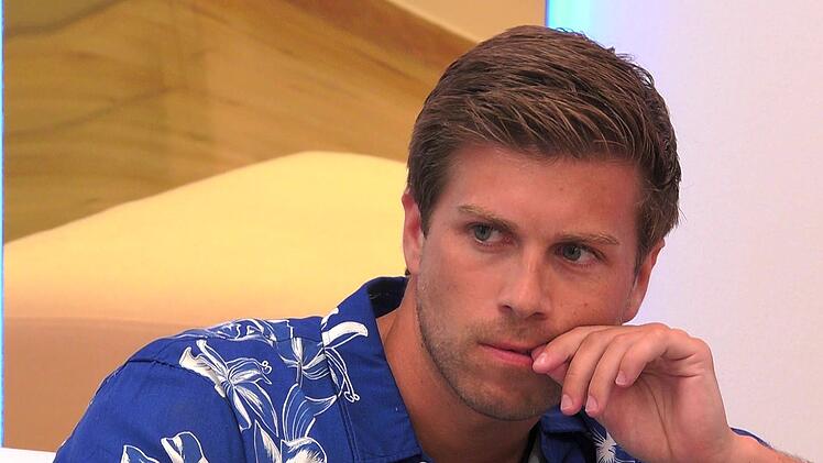 Josh glaubt nicht, was die anderen sagen.