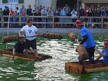 Der Kampf auf der Hül ist ein Höhepunkt des Festwochenendes. Unser Bild zeigt zwei Teams beim Wettkampf 2008. Foto: privat