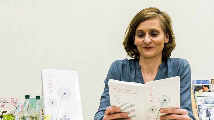 Annette Pussert stellte ihren Roman-Erstling "Nord Nord Ost" in Coburg vor. Foto: Jochen Berger
