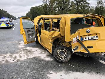 Auf der A3 bei N&uuml;rnberg ist es am Montagmorgen zu einem Verkehrsungl&uuml;ck gekommen: Zwei Beteiligte wurden teils schwer verletzt. Foto: Merzbach/News5