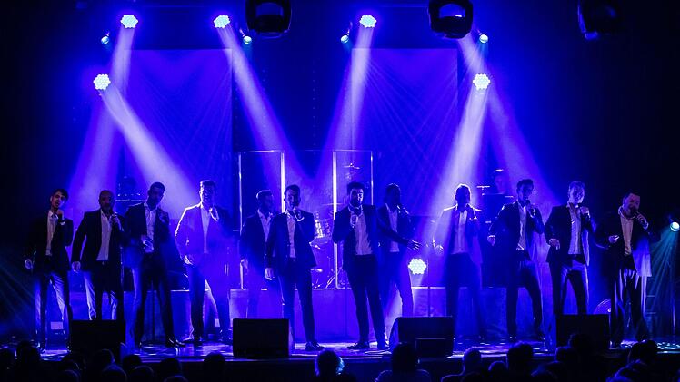 Tolle Show im Kongresshaus: "The 12 Tenors" wurden beim Coburg-Gastspiel von zahlreichen Fans bejubelt.Foto: Jochen Berger