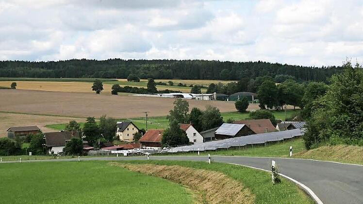 Regional autarke Energieproduktion und -versorgung ist jetzt schon möglich. In der Ortschaft Gössersdorf wird das 20-fache des Eigenbedarfs erzeugt. Der Verein EnergieVision hat das Projekt begleitet. Foto: Klaus Klaschka