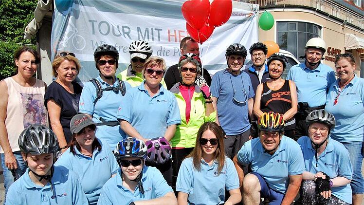 Knapp 20 Radler starteten in Bad Kissingen zur fünften "Tour mit Herz".Sigismund von Dobschütz