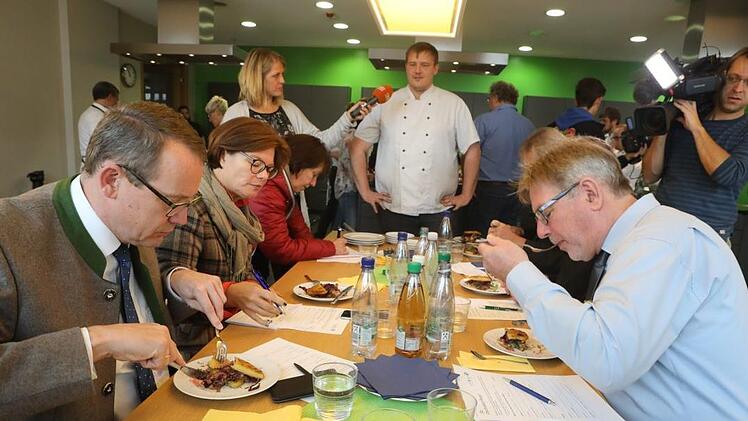 Impressionen vom Oberfranken-Burger-Wettbewerb im Kulmbacher Mupäz Foto: Barbara Herbst