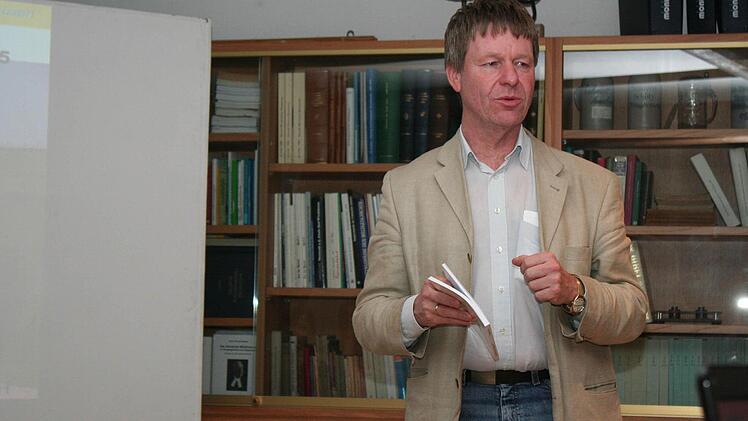 Mit zwei Beiträgen ist Manfred Welker, Kreisheimatpfleger Erlangen-Höchstadt vertreten