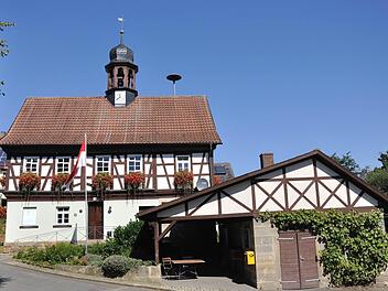 Auch das ehemalige Rathaus in Gossenberg kann sich sehen lassen. Fotos: Harlad Koch
