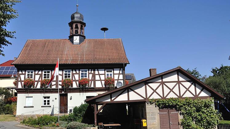 Auch das ehemalige Rathaus in Gossenberg kann sich sehen lassen. Fotos: Harlad Koch