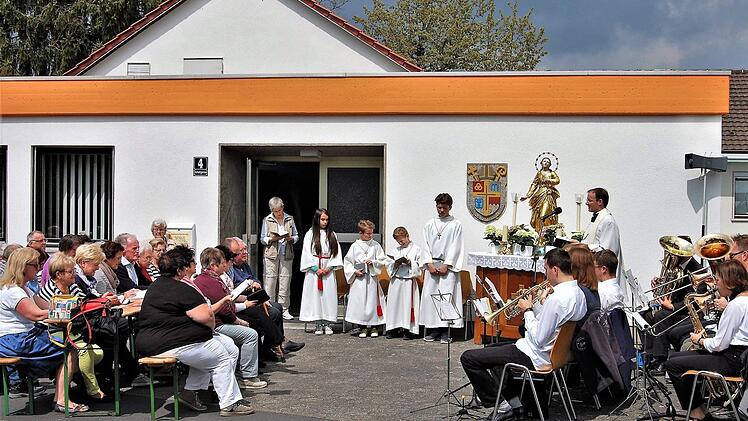Mai-Andacht anlässlich des umfassend renovierten Pfarrheims in Hausen. Foto: Sigismund von Dobschütz