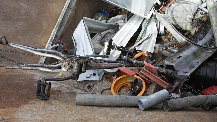 Am Straßenrand entsorgt. Foto: Andreas Dorsch