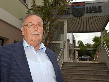 Erfolgreich im Kampf "David gegen Goliath": Der Stegauracher Bürgermeister Siegfried Stengel eroberte zum dritten Mal das Direktmandat für den Bezirkstag im Stimmkreis Bamberg-Stadt..  Foto: Ronald Rinklef