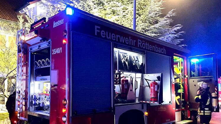 Weihnachtsbeleuchtung in Röttenbach fängt Feuer