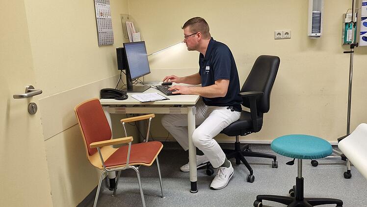 Oberarzt Kai Wilke (42) arbeitet als Orthop&auml;de und Unfallchirurg im Krankenhaus. Er f&auml;hrt mehrmals im Monat Notarzteins&auml;tze - neben den 24-Stunden-Diensten auf der Station, im OP und in der Notaufnahme.