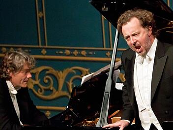 Umjubelte Interpreten: Der Bariton Christian Gerharher und sein Klavierpartner Gerold Huber wurden Mitte September bei ihrem Gastspiel im Coburger Landestheater gefeiert. Auf 3sat ist am Sonntag eine Zusammenfassung dieses Liederabends zu sehen. Foto: Archiv/Jochen Berger