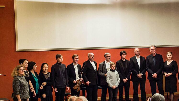 Zahlreiche Schüler und ehemalige Schüler des Bildungsinstituts für Musik und Musiktheater gestalteten ein Jubiläumskonzert im Haus Contakt in Coburg.Foto: Jochen Berger