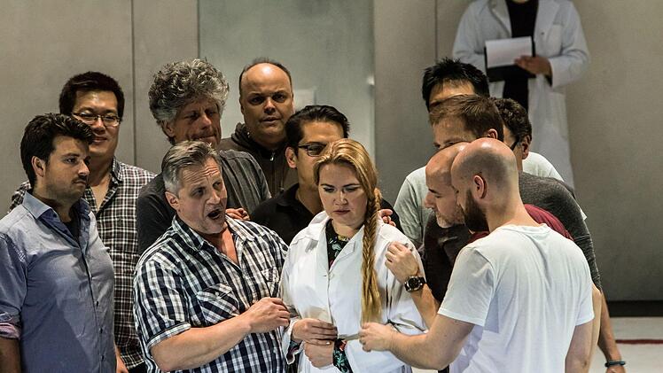 Probenszene aus Bizets "Carmen". Die Neuinszenierung am Landestheater Coburg feiert am 2. Juni Premiere.Foto: Jochen Berger