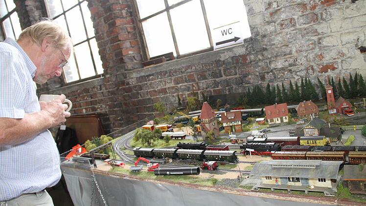 Bei den Modeleisenbahnen haben nicht nur Kinder leuchtende Augen bekommen.