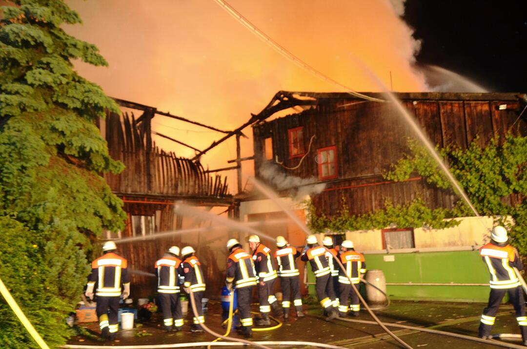 Gro&szlig;brand in Schreinerei