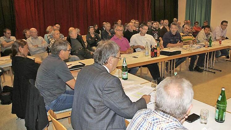 Großes Interesse: Über 30 Zuhörer folgten der Diskussion über die Sand- und Kiesausbeute im Sander Gemeinderat.  Foto: Klaus Schmitt