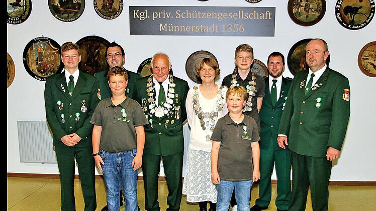 Könige und Sieger: Moritz Fries, Bastian Brückner, Martin Halbig, Karl-Heinz Dallner, Ulrike Aberer, Max Brückner, Louis Aberer, David Betzer und Klaus Brückner.  Dieter Britz