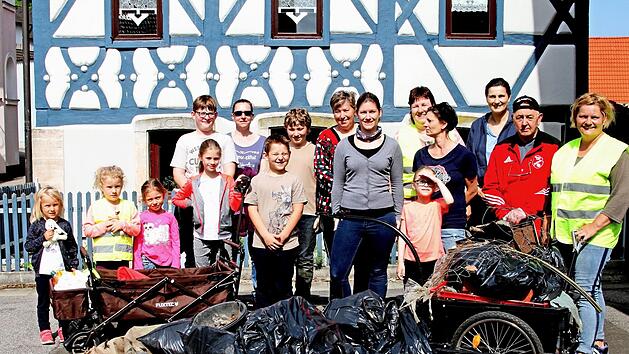 Die eifrigen Helfer bei der S&auml;uberungsaktion des Obst- und Gartenbauvereins Ro&szlig;stadt mit Vorsitzender Melanie Schwinn (rechts)  Foto: gg