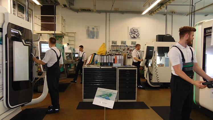 Azubis im zweiten Lehrjahr  Foto: Petra Malbrich