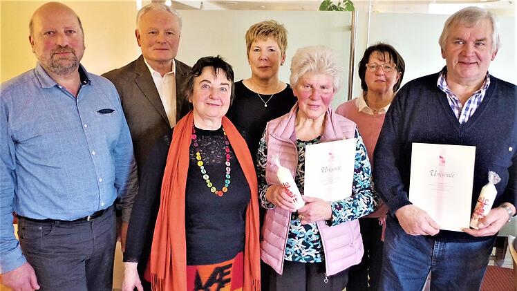 Ehrungen bei der KAB Neukenroth. Von links: Norbert Fleischmann, Albert Rubel, Diözesansekretärin Maria Gerstner, Sabine Fleischmann, Magdalena Weber (50 Jahre), Marlene Strohmer und Hans Tausch (40 Jahre)  Foto: Gerd Fleischmann