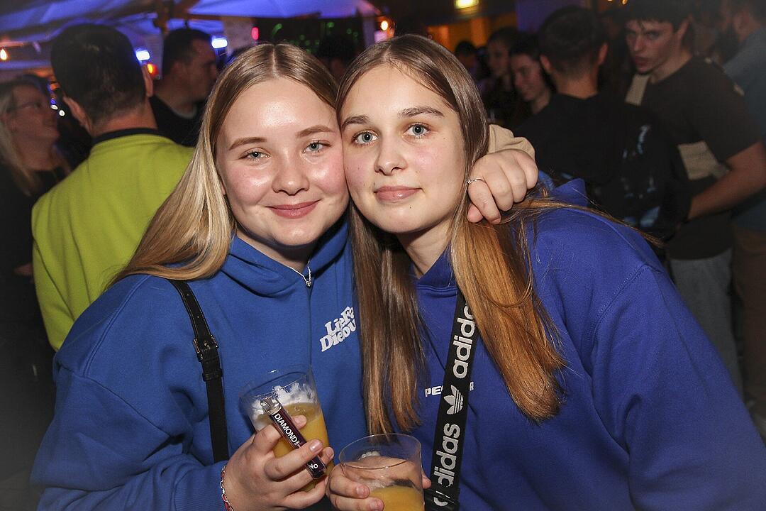 Mit vielen Party-Songs der 80er & 90er und Rock-Pop Klassikern