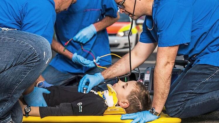 Die richtigen Handgriffe können Leben retten. Das pädiatrische Team um Dr. Sàndor Szima bietet Erste-Hilfe-Schulungen für Kindernotfälle an.