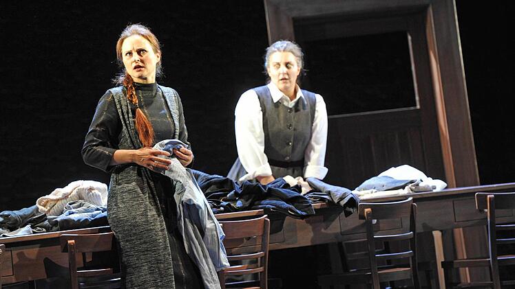 Szene aus "Riders to the Sea" am Landestheater CoburgFoto: Andrea Kremper