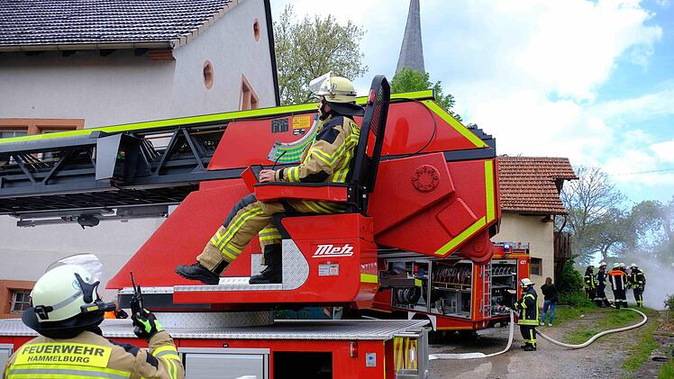 Auch der Drehleiterwagen der Stadtfeuerwehr Hammelburg kam zum Einsatz.Gerd Schaar