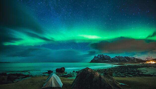 Camping in Norwegen - Uttakleiv Strand auf den Lofoten