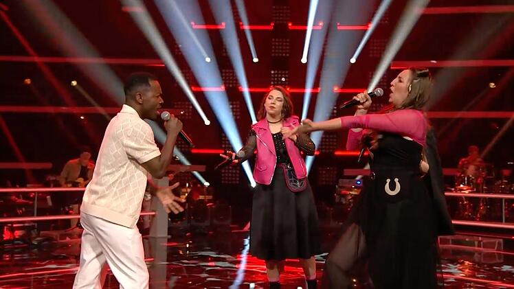 Team Rea &uuml;berfordert alle Coaches mit einem franz&ouml;sisch-ukrainischen Mashup aus zwei ESC-Songs. Am Mikro k&auml;mpfen Brunel und die S&auml;ngerinnen von Elba Trio gegeneinander.