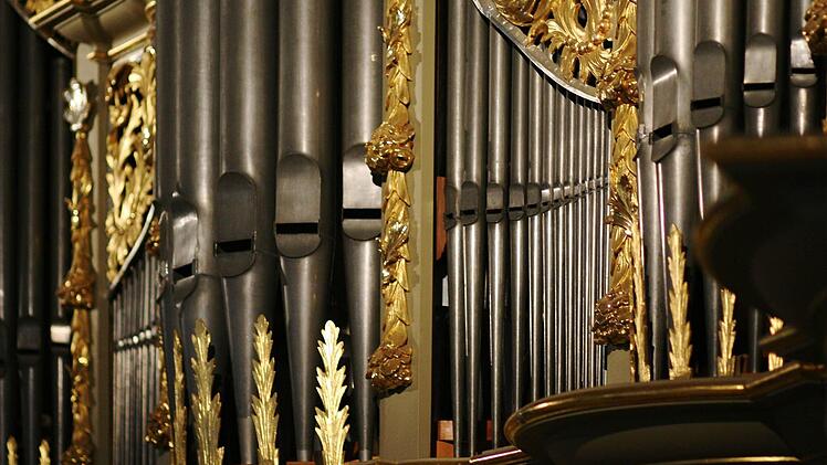 Die Coburger Morizkirche wird am Mai 2014 für voraussichtlich eineinhalb Jahr wegen der Sanierung des Innenraums geschlossen. Die beliebte Reihe "Musik zur Marktzeit" findet deshalb im nächsten Jahr nicht an der Schuke-Orgel in St. Moriz (Foto), sondern in der Schlosskirche der Ehrenburg statt.Foto: Jochen Berger