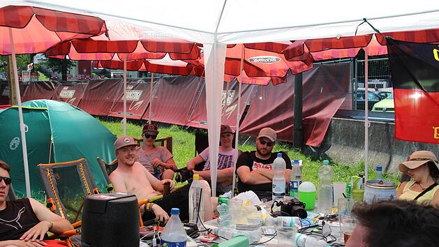 Luxus-Camping bei Rock im Park. So residieren die Parkrocker. Fotos: Melina M&uuml;nchow