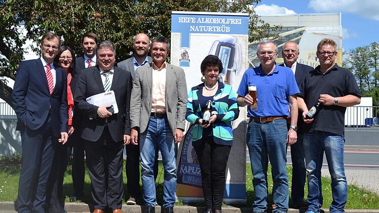 Bei einer Pressekonferenz gaben die Organisatoren und Sponsoren die Eckdaten des Kapuziner-Alkoholfrei-Triathlons bekannt. Foto: privat
