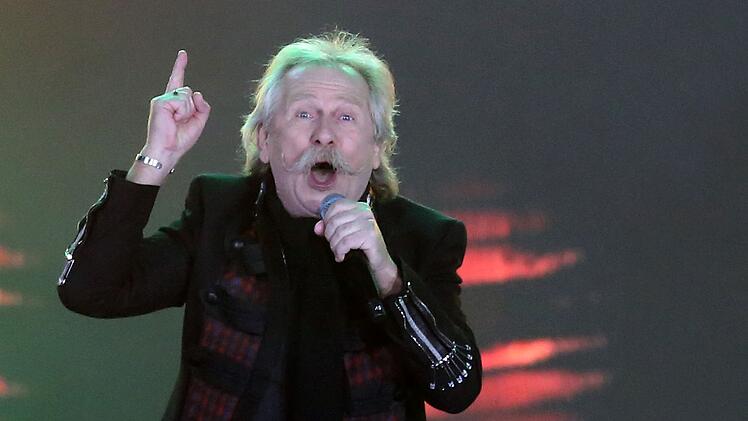 Henning Krautmacher am 31. Dezember 2020 als Frontmann der Kölner Kultband Höhner. Der Sänger ist nun kein Teil der Band mehr. "Wenn man mal aufgehört hat, sollte man auch dabei bleiben", sagt er im Interview mit der Agentur teleschau.
