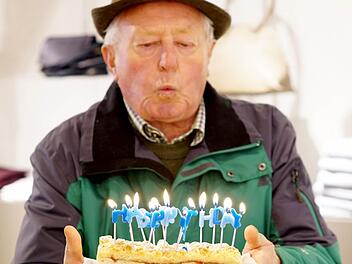 Werner Reisbeck feiert zwar erst in der kommenden Woche seinen Geburtstag, aber für ihn ist klar: Auch die hohen Geburtstage darf man feiern, denn es lohnt sich, alt zu werden. Foto: Sarah Seewald