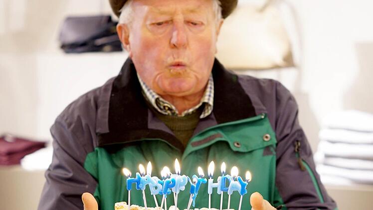 Werner Reisbeck feiert zwar erst in der kommenden Woche seinen Geburtstag, aber für ihn ist klar: Auch die hohen Geburtstage darf man feiern, denn es lohnt sich, alt zu werden. Foto: Sarah Seewald