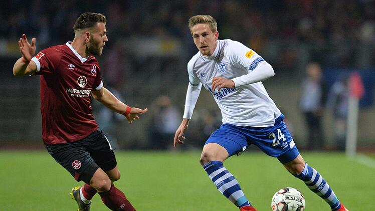Das Geld investierte der FCN in einen neuen Kunstrasenplatz. Auf diesem sollen Talente trainiert werden, die bald auch für den 1. FC Nürnberg in der Bundesliga auflaufen könnten Foto: Daniel Karmann/dpa