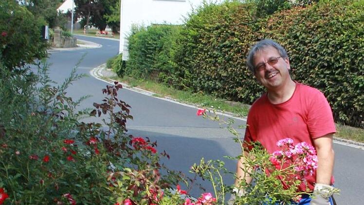 Johann Buchner erzählt bereitwillig über das Haus der Bäuerin.Ellen Mützel