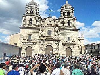 Hunderte von Menschen zogen regelmäßig protestierend durch die Stadt Cajamarca.  Foto: privat